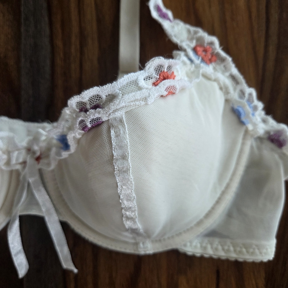 Lovely Floral Lace Ivory Bra 34B Ribbon Adjustable Underwire - Picture 2 of 5
